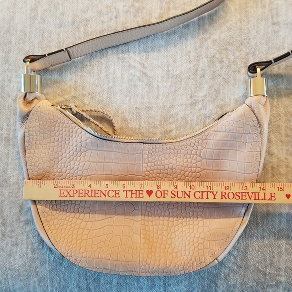 Vince Camuto Meliss Tan Color Leather Crossbody bag EUC - Picture 16 of 16